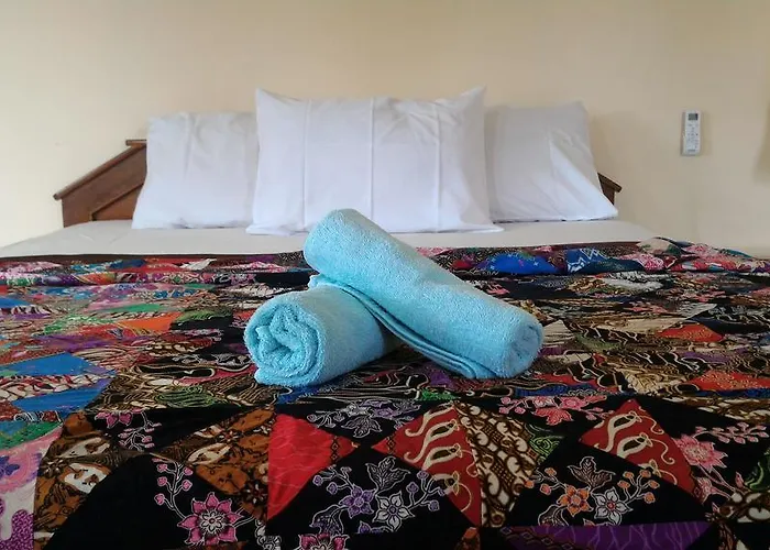 Caroline House 3*